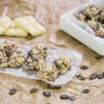 Bonbóny z bílé čokolády s oříšky a semínky