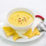 Kukuřičná krémová polévka s tortilla chipsy