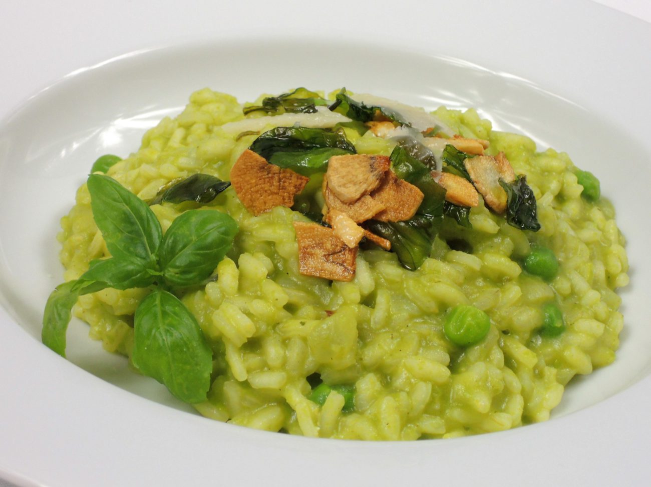 Risotto s hráškovým pyré a restovaným česnekem