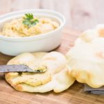 Hummus s pita chlebem