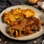 Vepřové kotletky na cibuli s bramborovými rösti