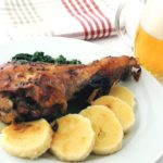 Pečené krůtí stehno se špenátem a bramborovým knedlíkem