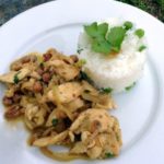 Kuřecí nudličky na kari s hráškovou rýží