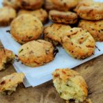 Škvarkové koláčky s kysaným zelím