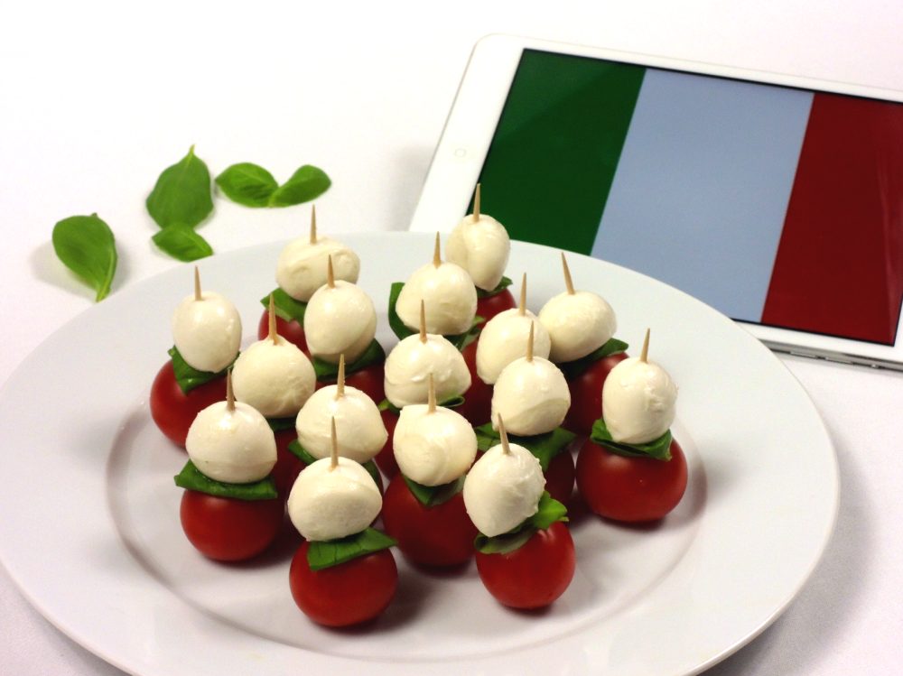 Italské párty špízy z mozzarelly a rajčátek