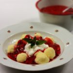 Tvarohové knedlíčky s jahodovým přelivem
