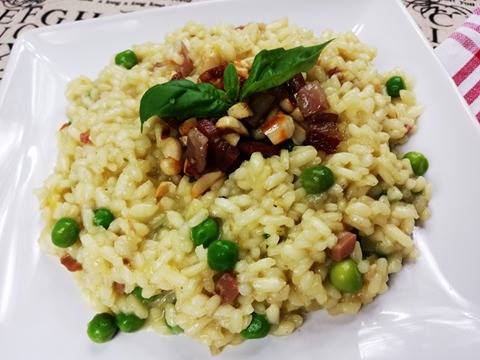 Krémové risotto s hráškem a pancettou