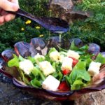 Zeleninový salát s medovo hořčičnou zálivkou a fetou