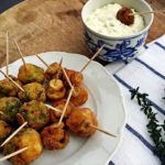 Smažené kapustičky a žampióny s dipem ze sýru cottage