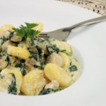 Bramborové gnocchi s krůtím masem a špenátem