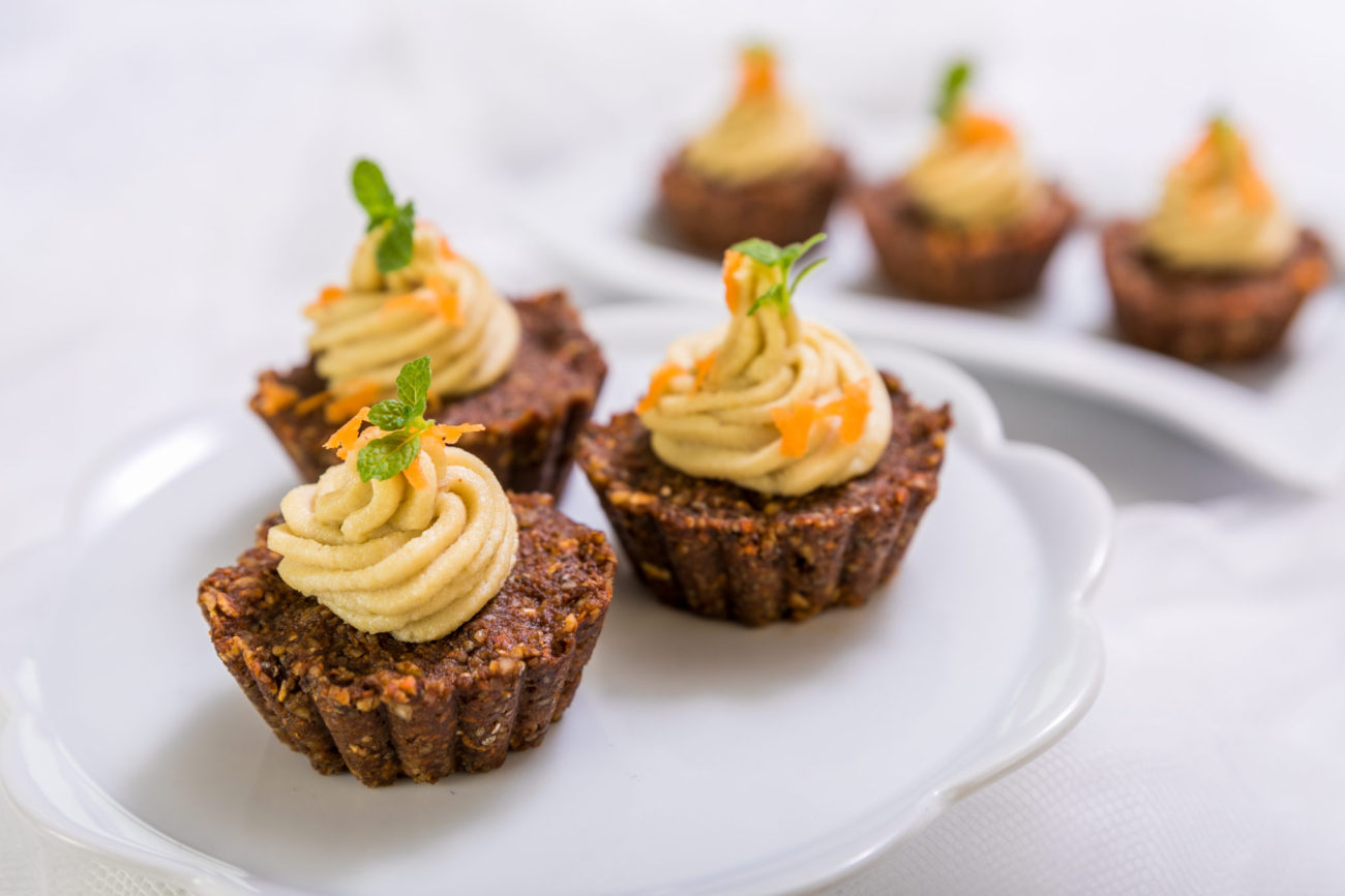 Nepečené mrkvové cupcakes s kešu krémem