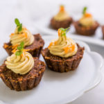 Nepečené mrkvové cupcakes s kešu krémem