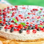 Makový cheesecake s ovocem