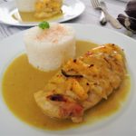 Kuřecí prsa plněná ananasem v kari omáčce