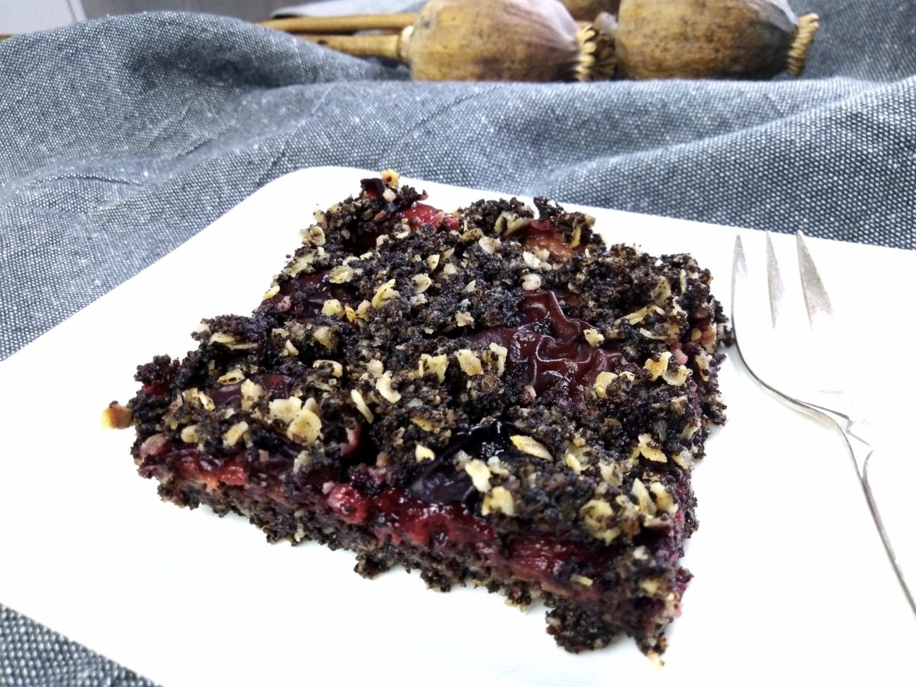 Švestkové crumble řezy s mákem