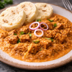 Vege segedín z uzeného tempehu