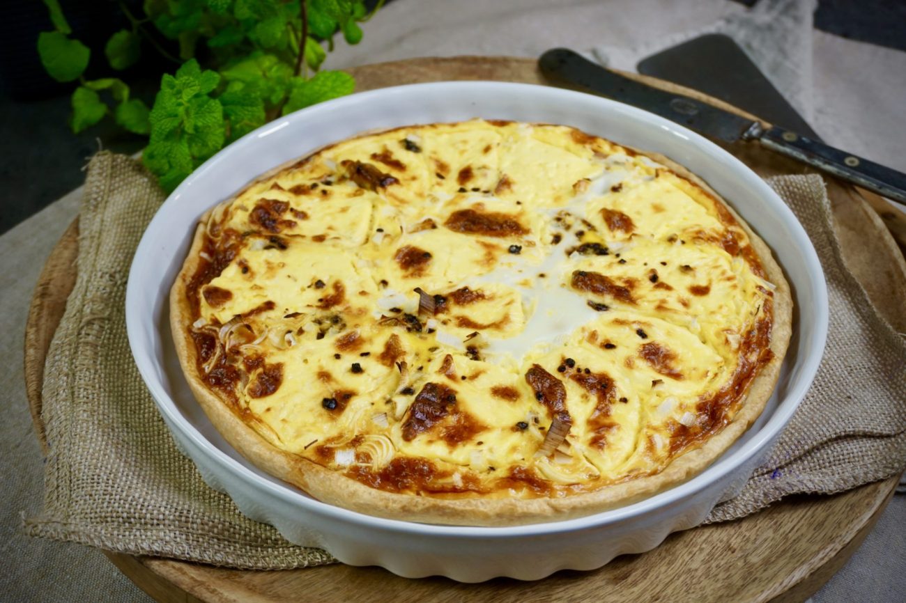 Quiche se sušenou šunkou, pórkem a čerstvým sýrem