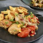Kuřecí paličky na zelenině s pečenými brambory