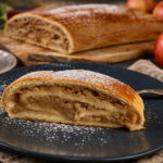 Jablečný závin z kynutého těsta