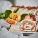 Mandlová roláda s mascarpone a jahodami