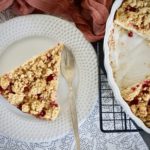 Crumble koláč s tvarohem a rebarborou
