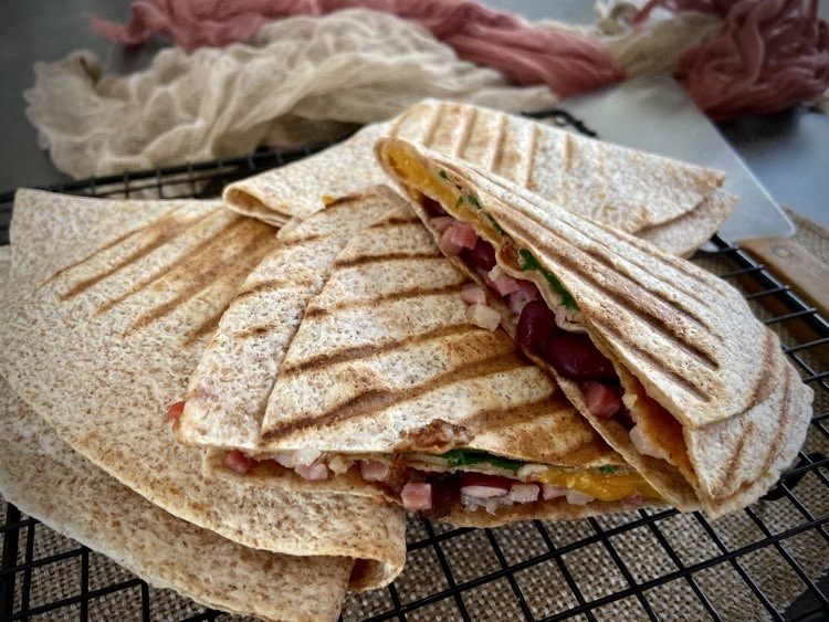 Poskládaná plněná tortilla