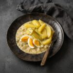 Zadělávaná kedlubna s koprem, bramborami a vejcem