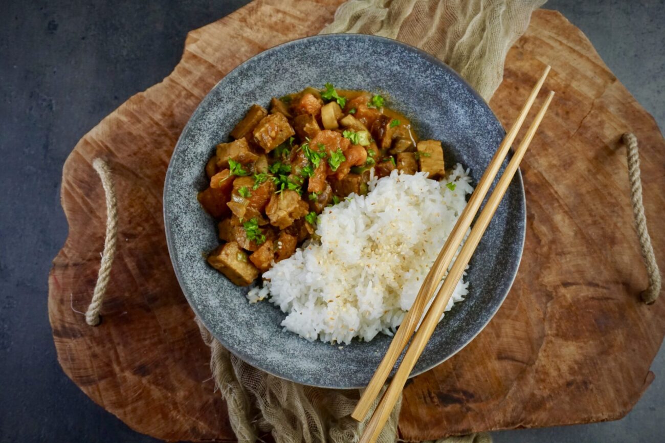 Vegetariánská směs z tempehu a žampiónů