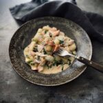 Bramborové gnocchi s lososem a smetanovo-sýrovou omáčkou