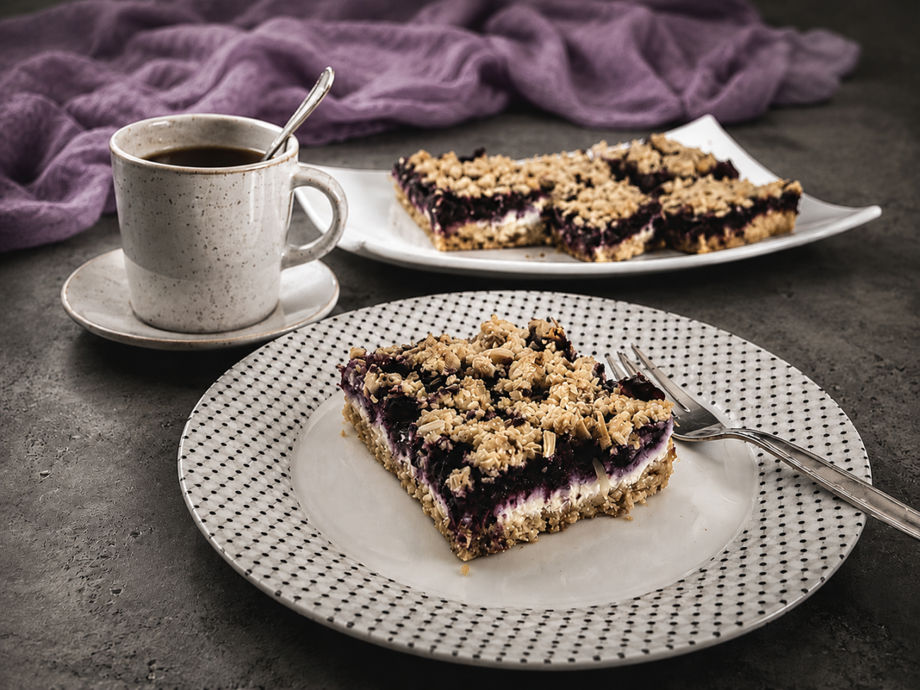 Crumble řezy s tvarohem a borůvkami