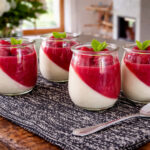 Malinová panna cotta
