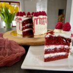Red Velvet - červený dort s malinami