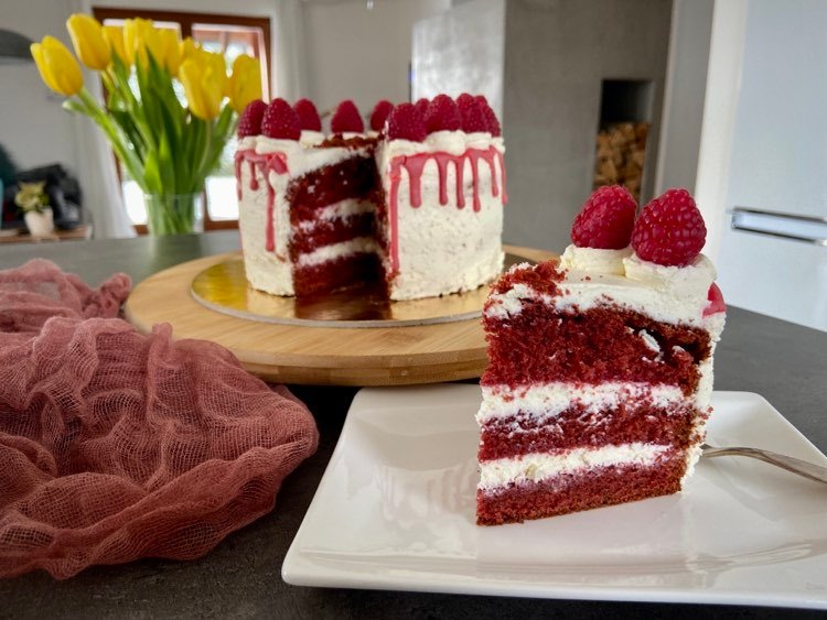 Red Velvet – červený dort s malinami