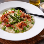 Italské risotto s chřestem, hráškem a slaninou
