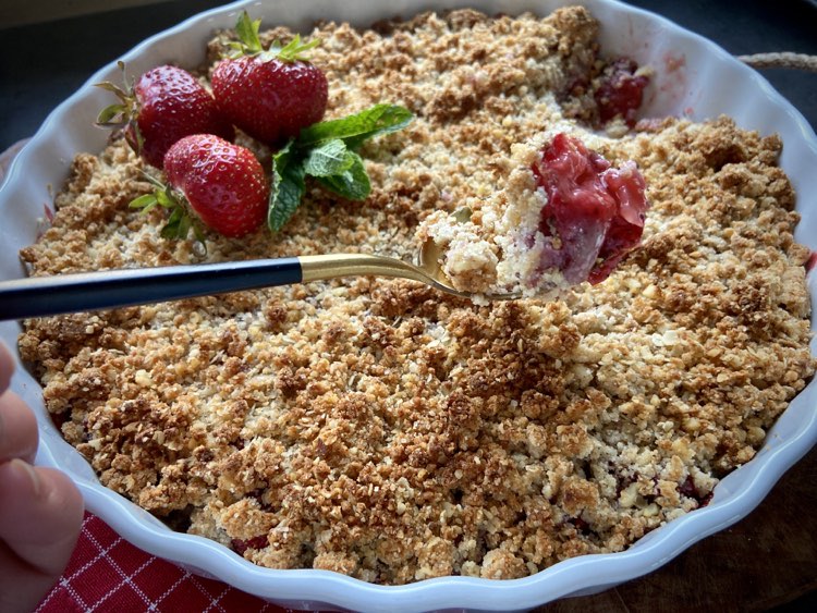 Jednoduchý jahodový crumble