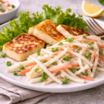 Kedlubnový salát se sýrem Halloumi