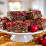 Maková buchta s třešněmi