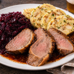 Pečená kachní prsa s karlovarským knedlíkem