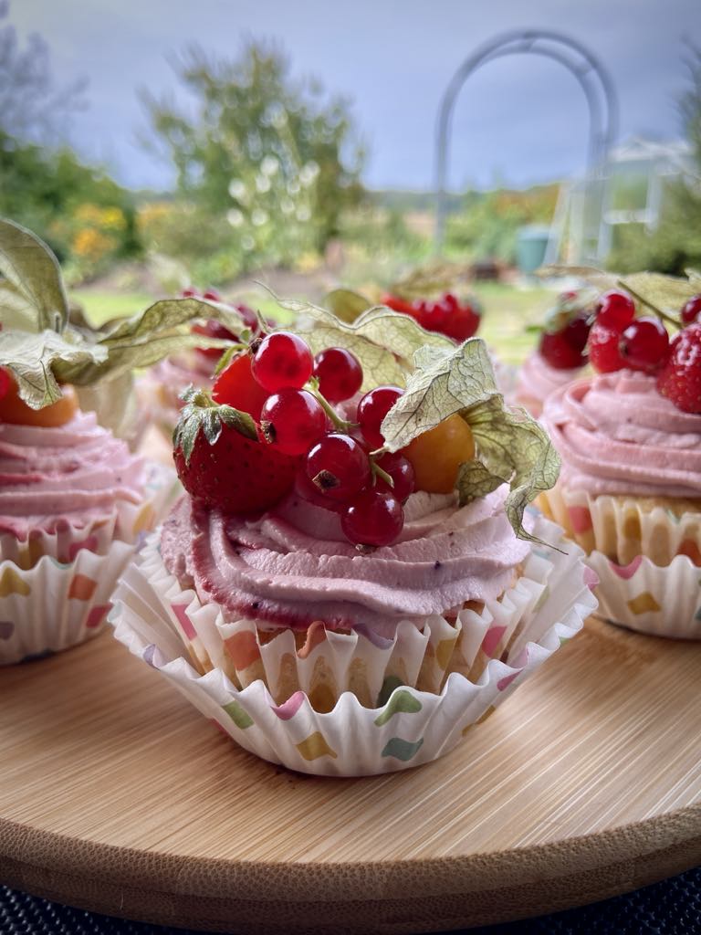 Vanilkové cupcake s jahodovým krémem