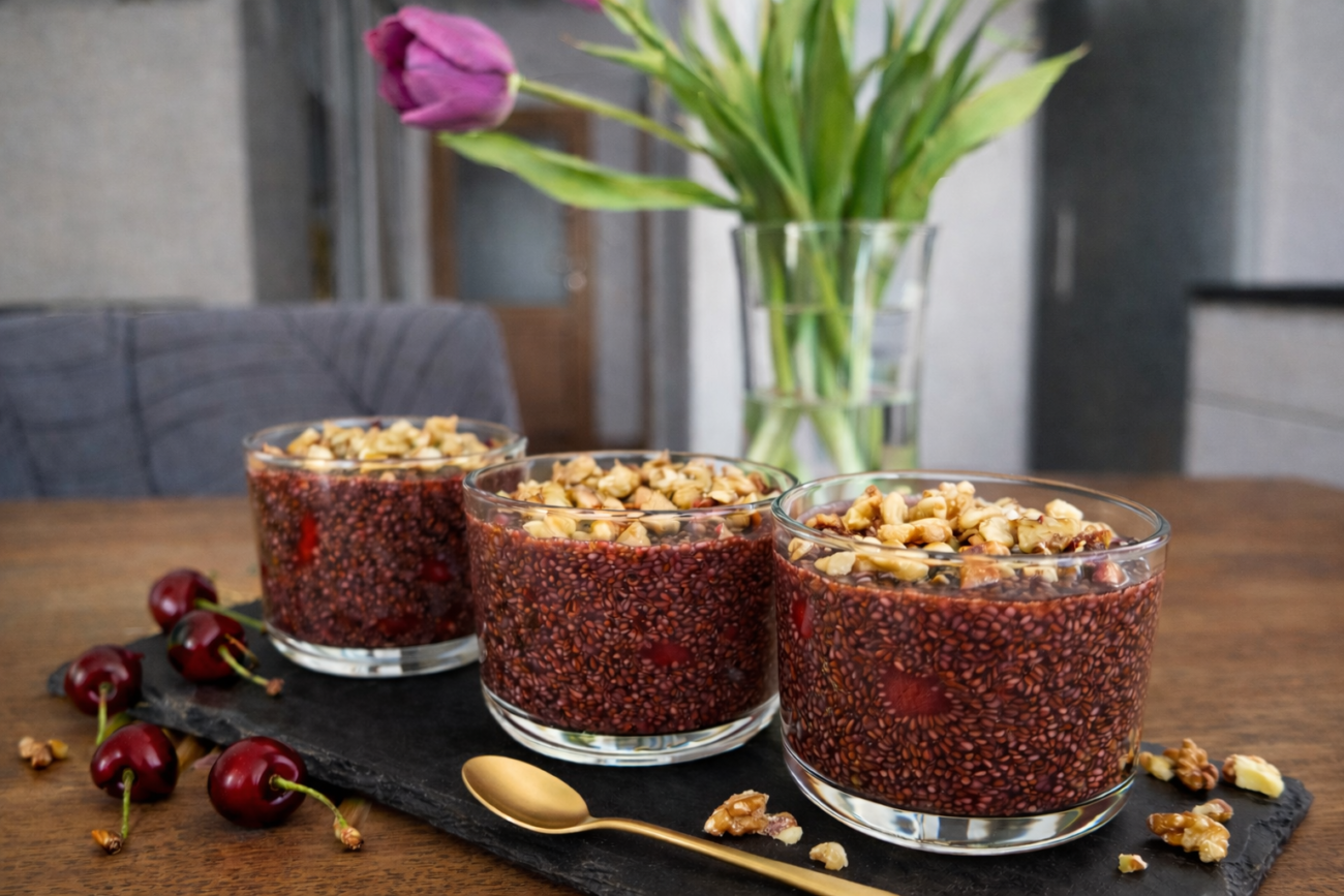 Dezert z chia semínek a třešní